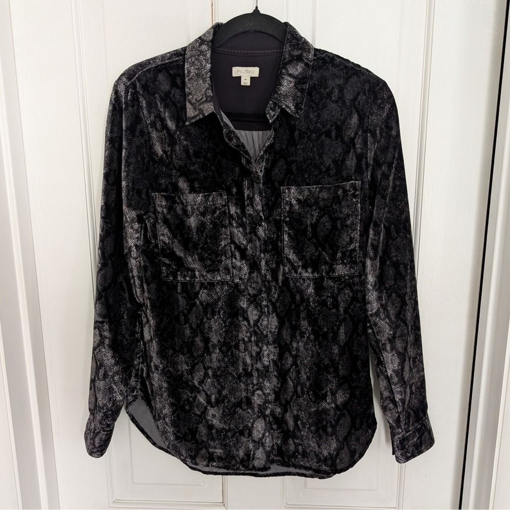 Pilcro Womens Hadley Velvet Velour Shirt Top XTRA SMALL Snakeskin Print Relaxed